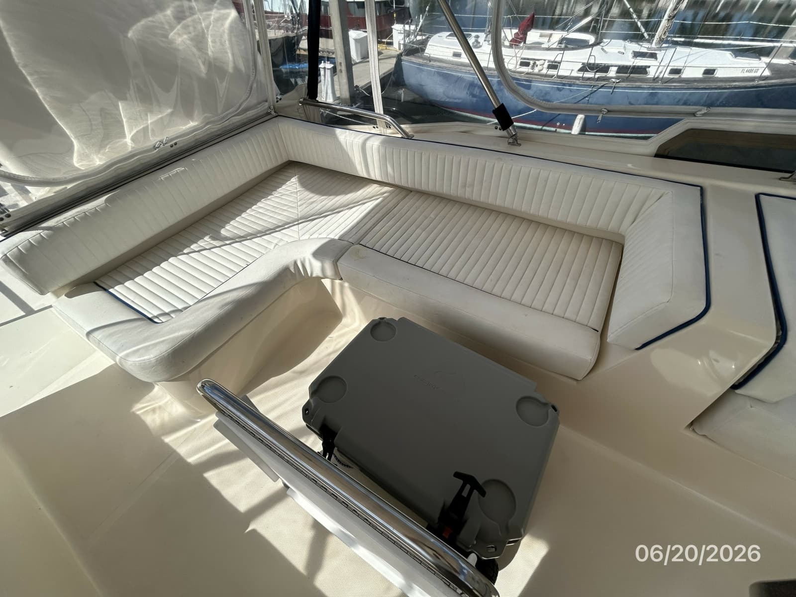 2004 Mainship 400 - Photo 28