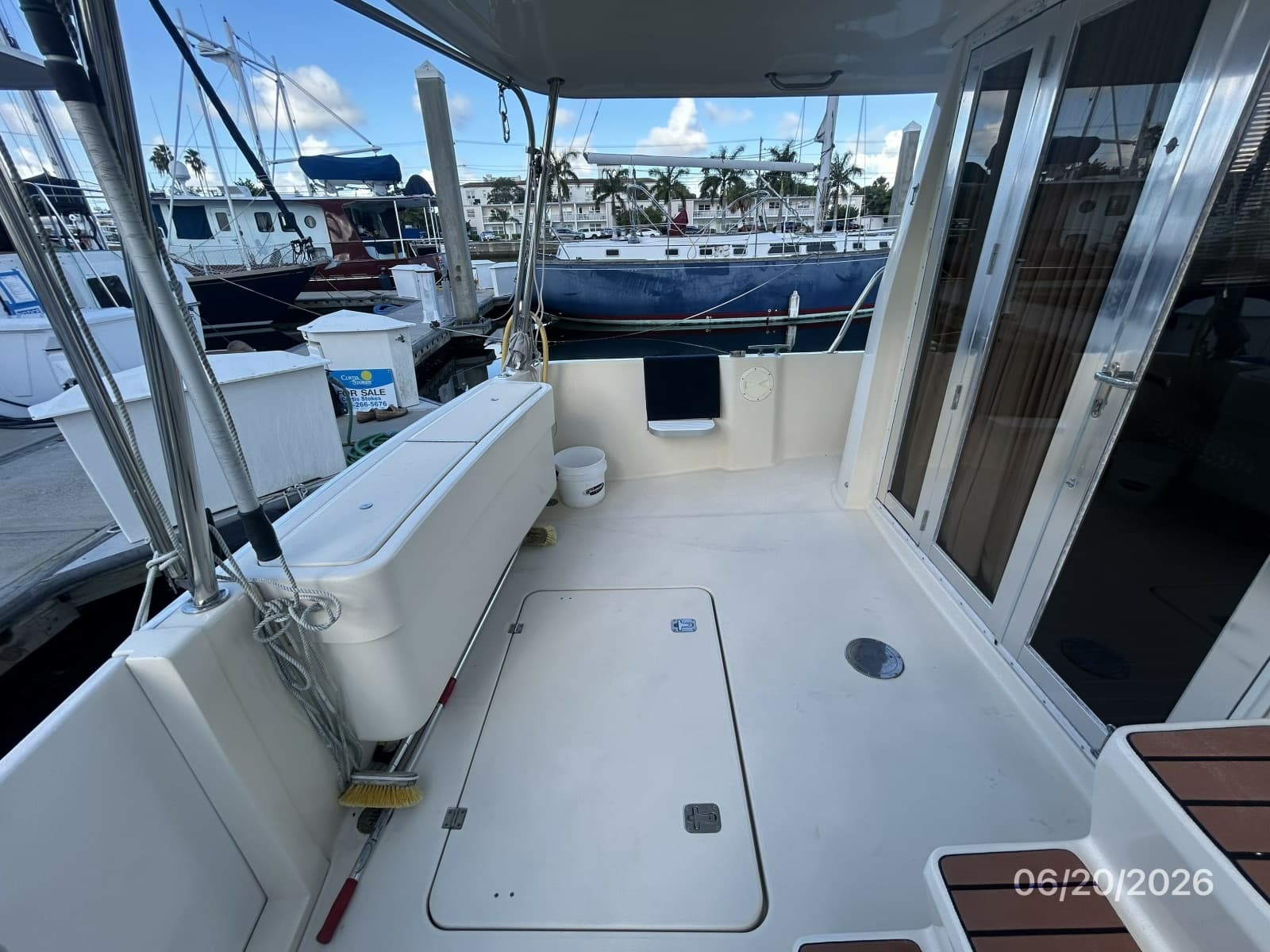2004 Mainship 400 - Photo 41