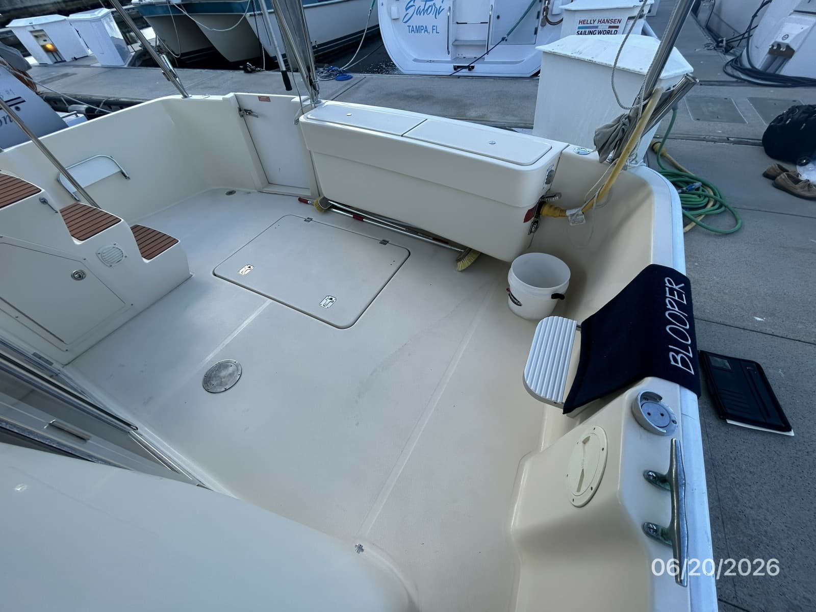 2004 Mainship 400 - Photo 39