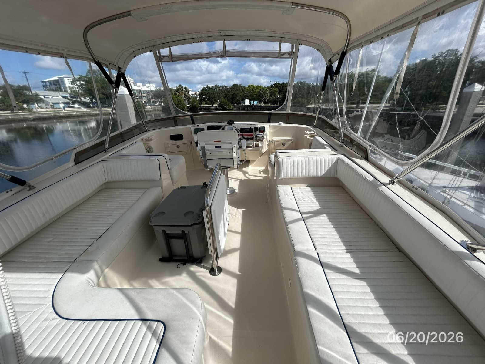 2004 Mainship 400 - Photo 18