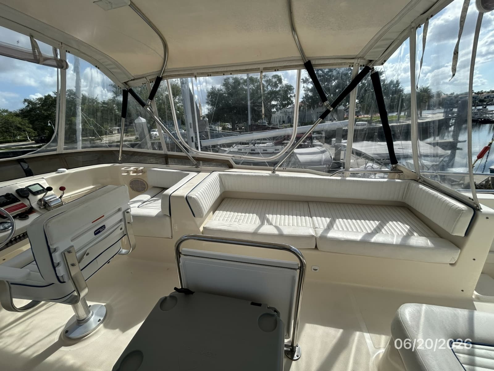 2004 Mainship 400 - Photo 21