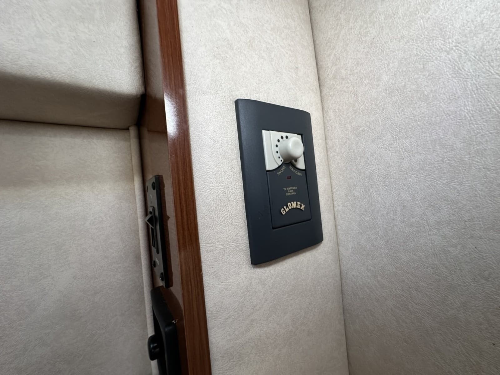 2010 Sea Ray Sundancer 260 - Photo 108