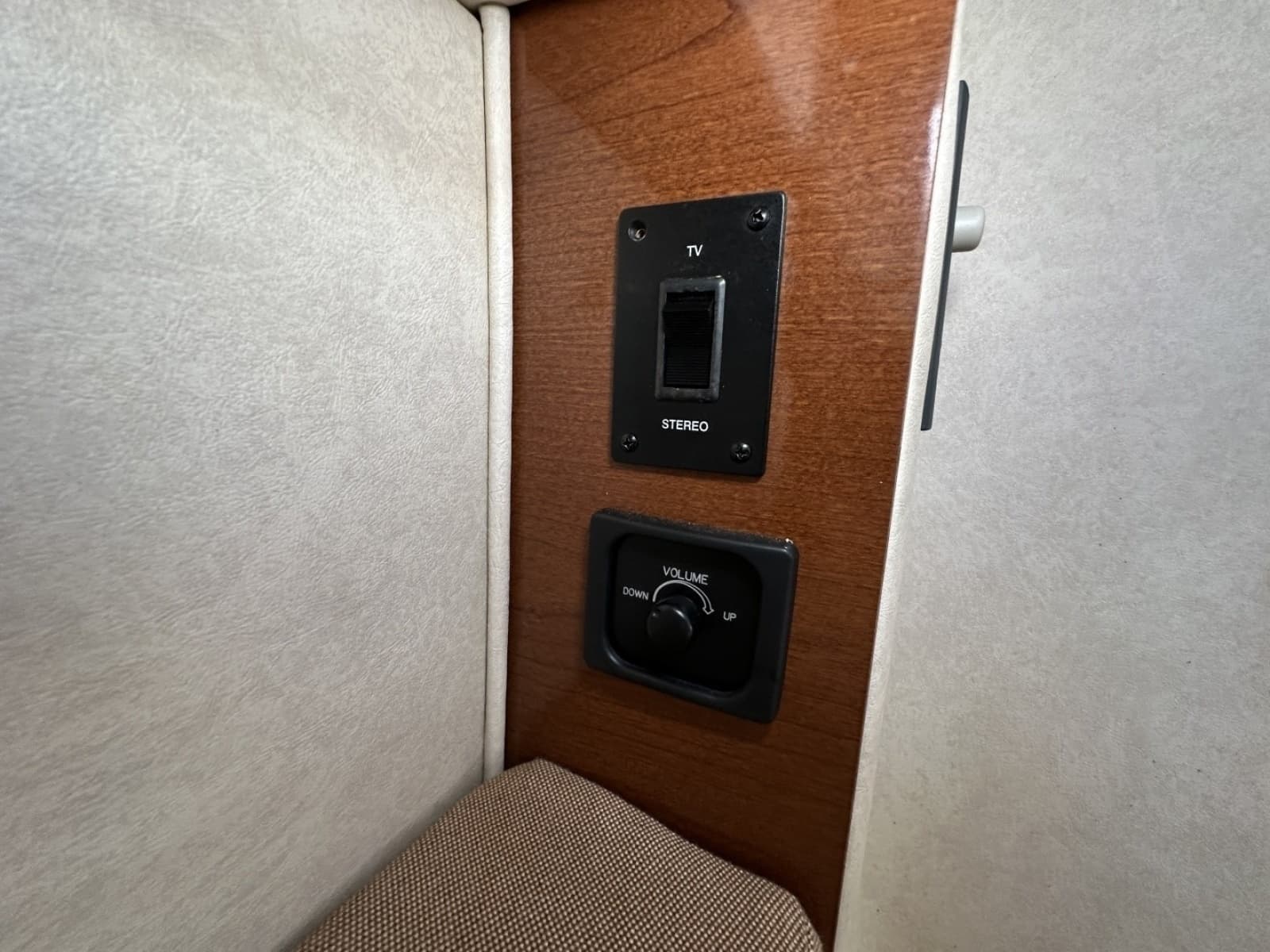 2010 Sea Ray Sundancer 260 - Photo 109