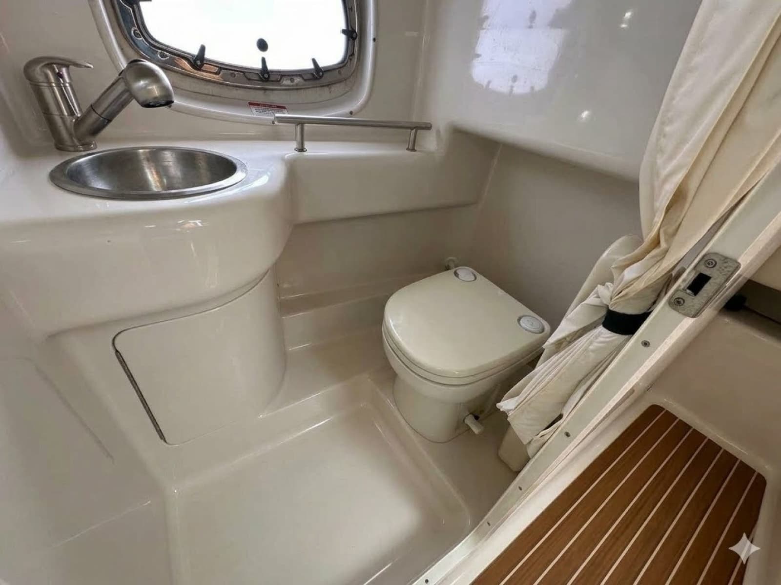2010 Sea Ray Sundancer 260 - Photo 7