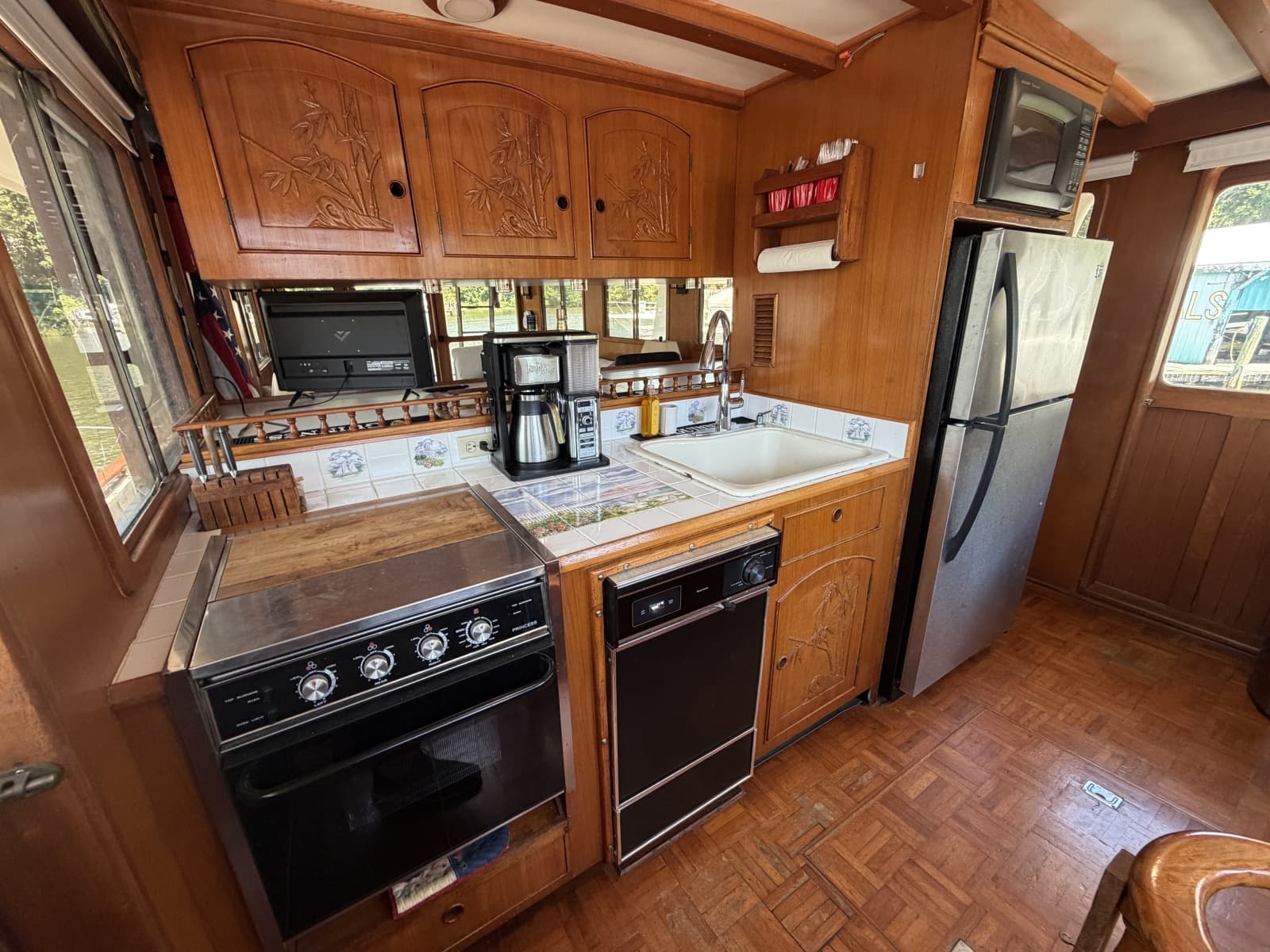 1981 Marine Trader 50 - Photo 25