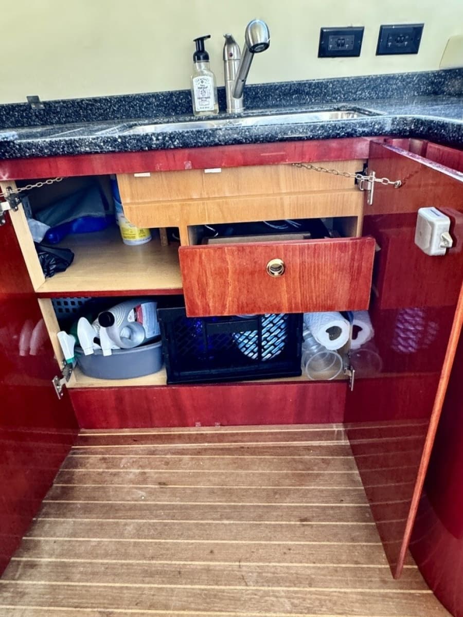 1999 Birchwood Challenger 450 Flybridge - Photo 30