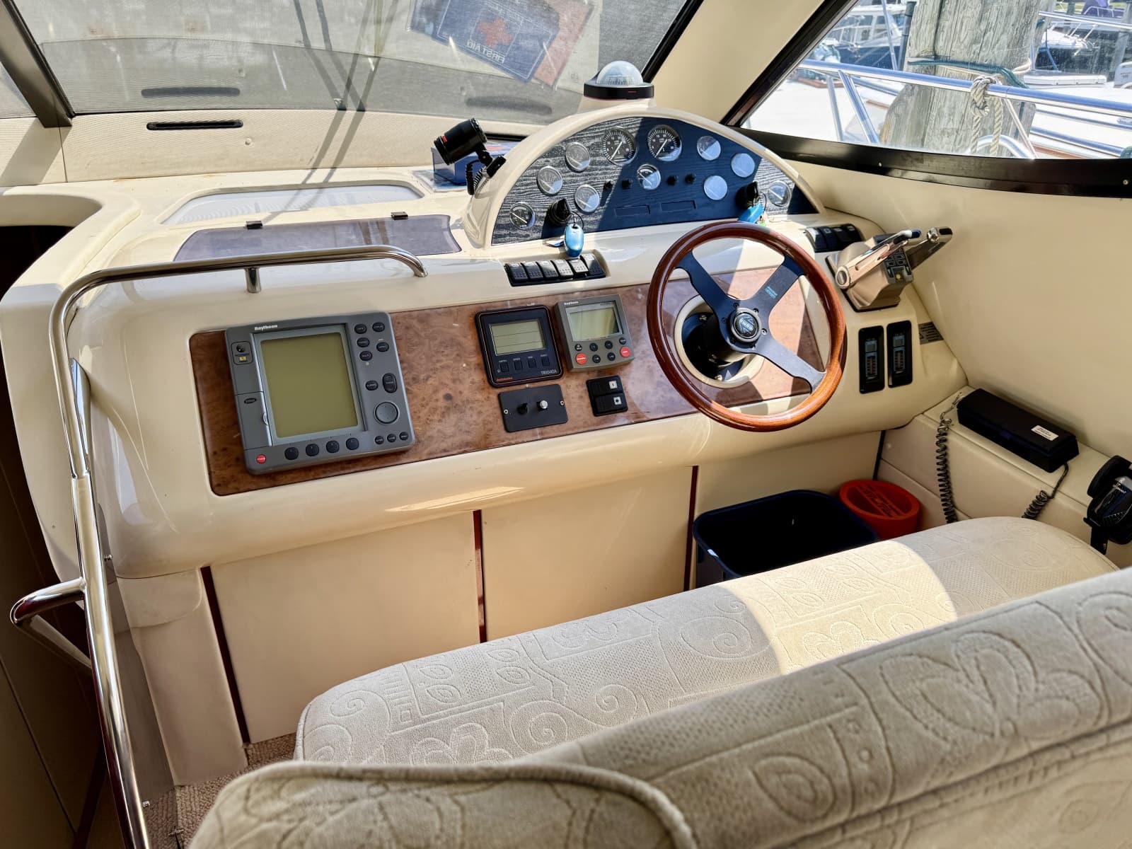 1999 Birchwood Challenger 450 Flybridge - Photo 21