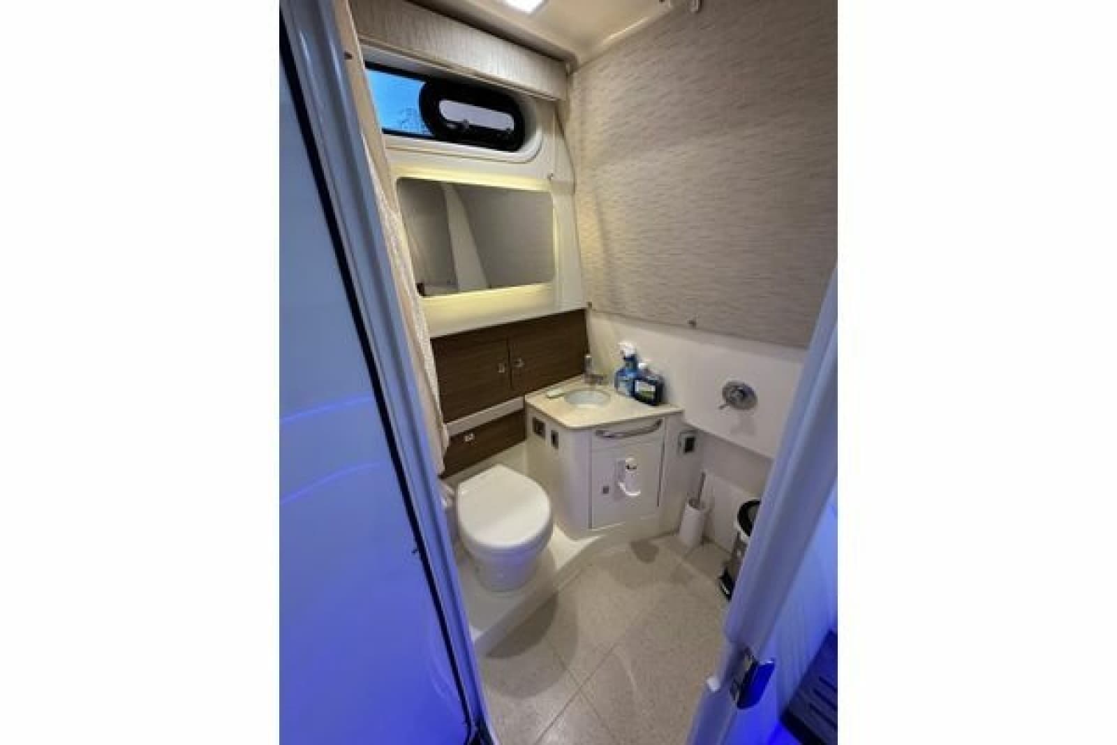 2020 Boston Whaler 420 Outrage - Photo 36