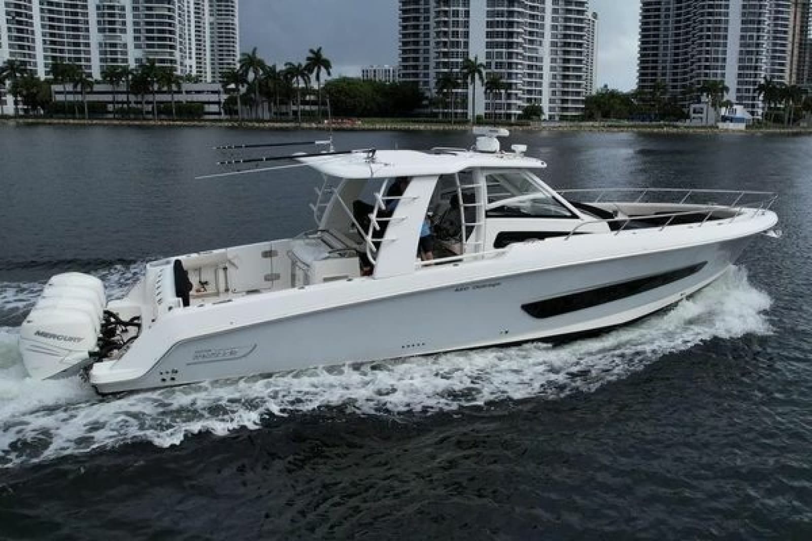 2020 Boston Whaler 420 Outrage - Photo 2