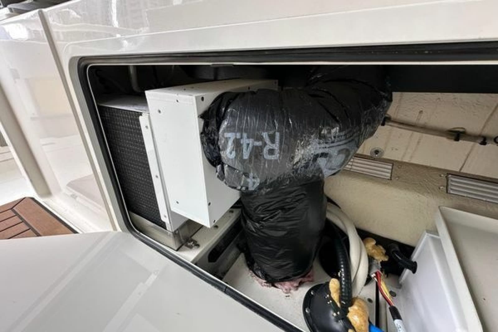 2020 Boston Whaler 420 Outrage - Photo 42