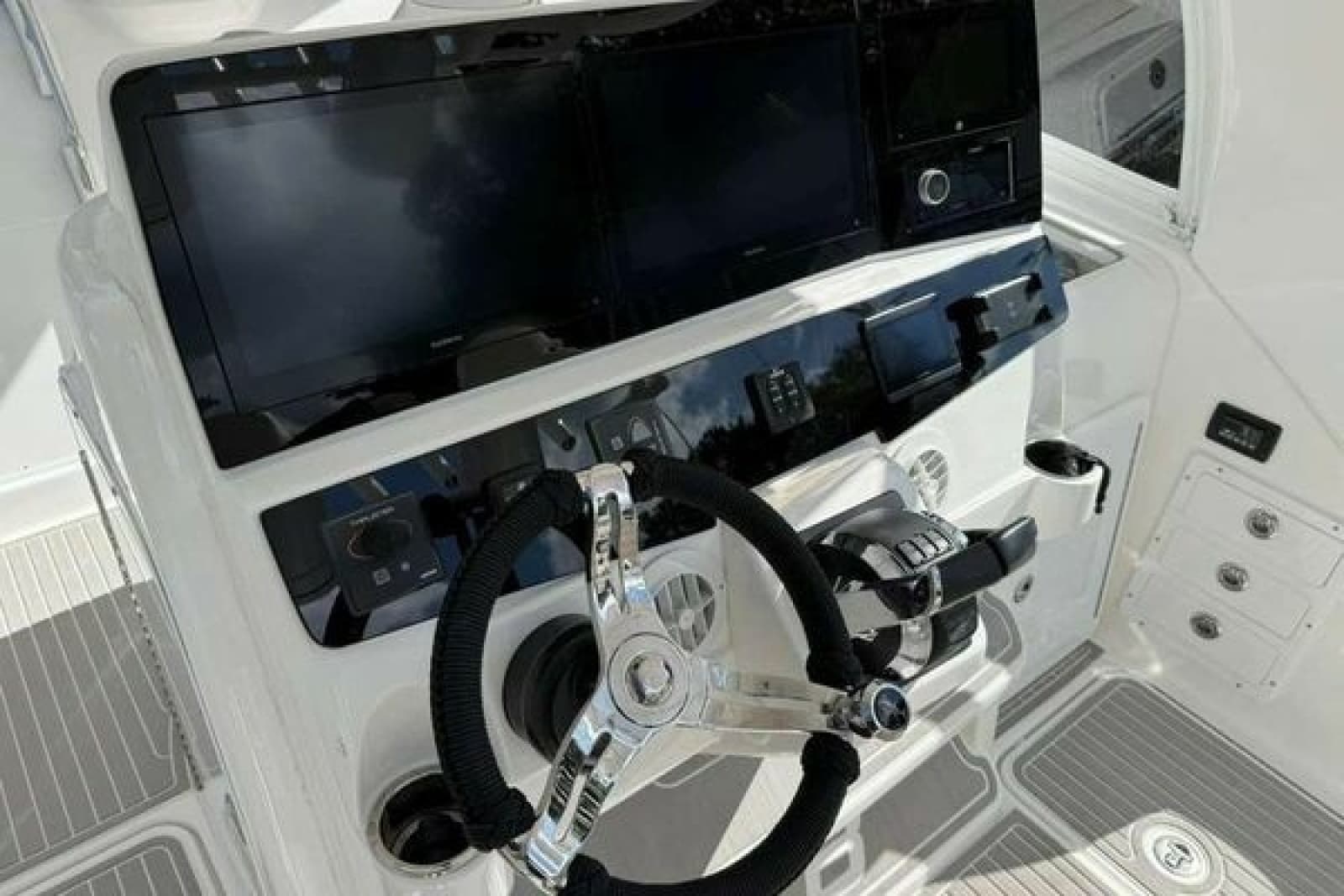 2010 Hydra-Sports Vector 3500 VX - Photo 31