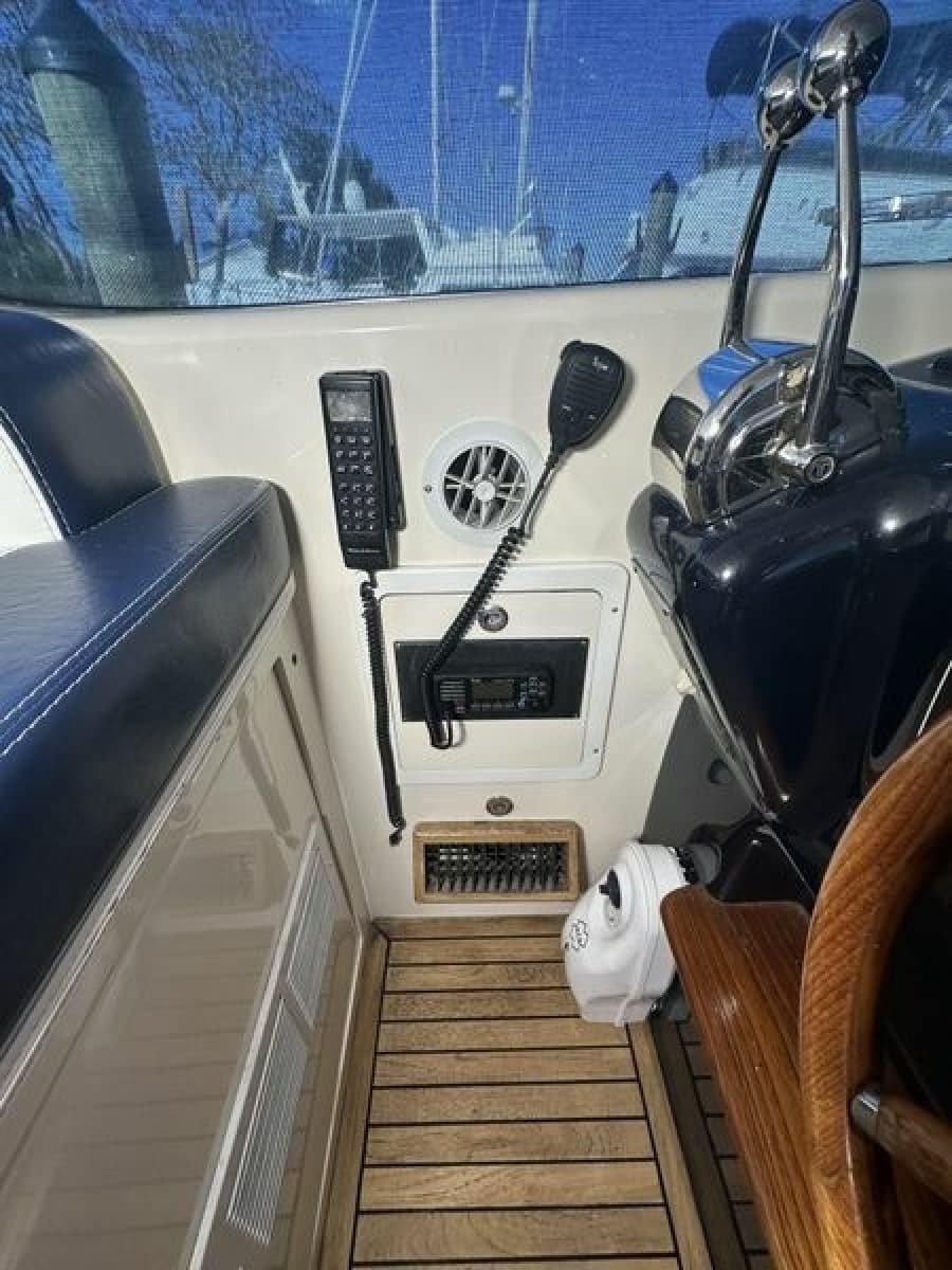 1999 Uniesse 57 Open - Photo 35