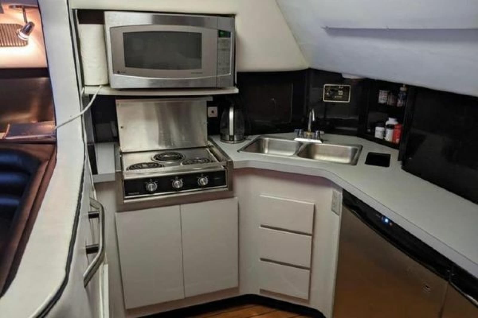 1988 Sea Ray 460 Sundancer - Photo 4