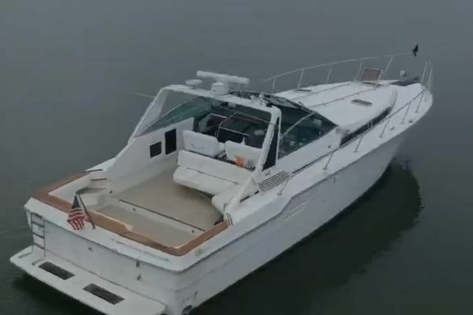1988 Sea Ray 460 Sundancer - Photo 2