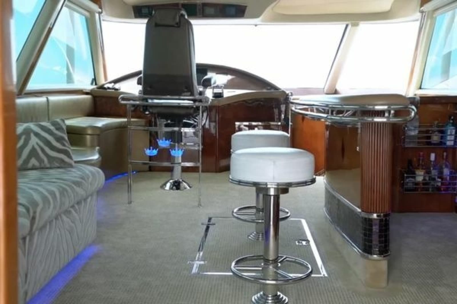 1987 Magnum 70 Convertible - Photo 10