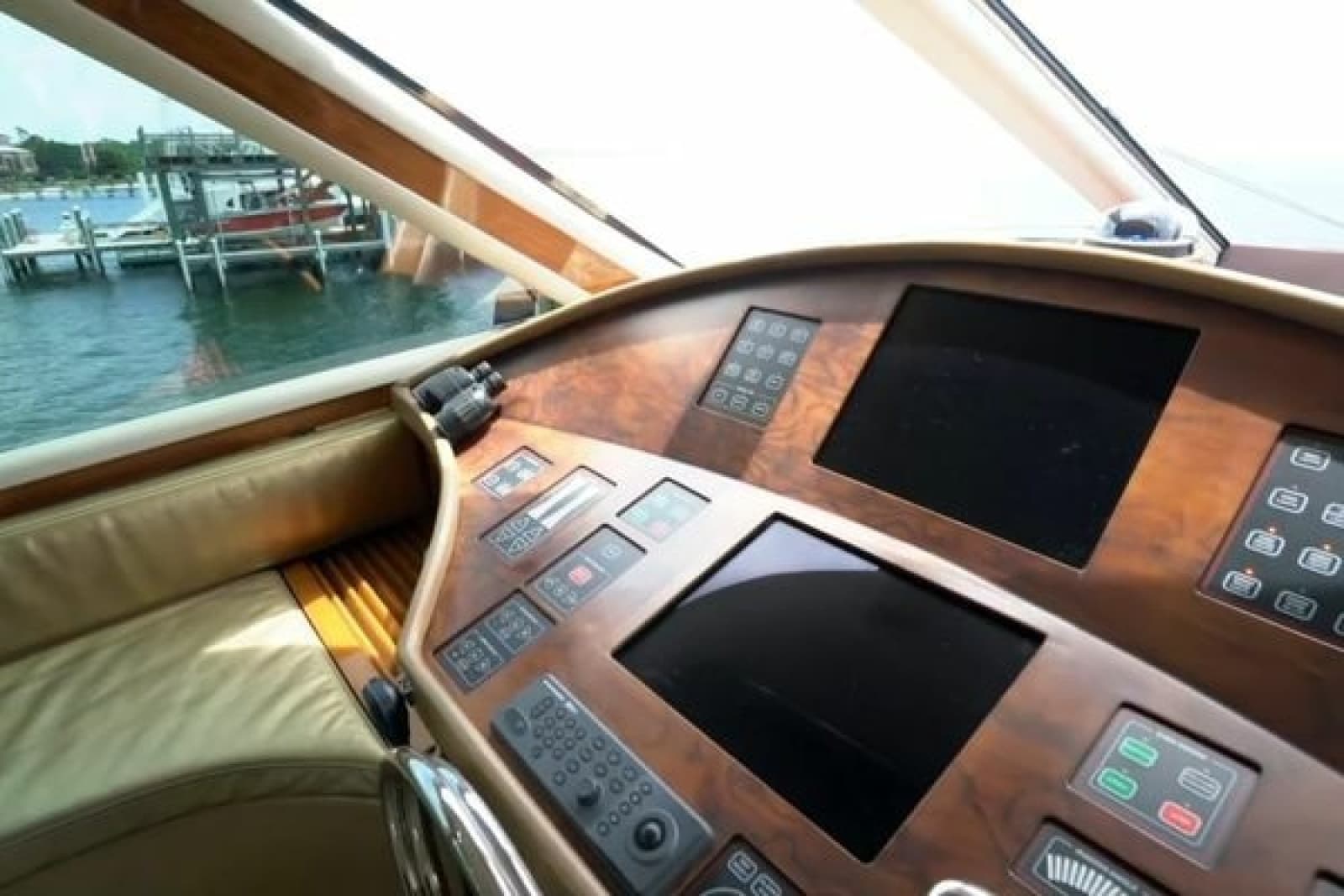1987 Magnum 70 Convertible - Photo 16