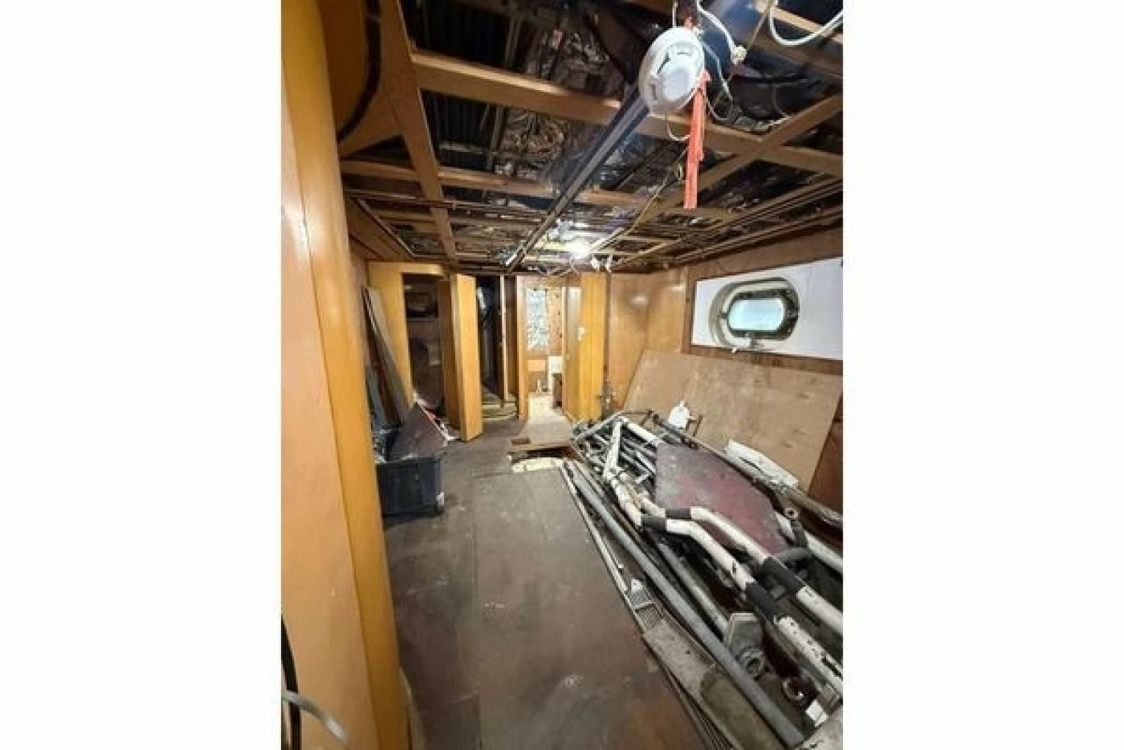 1985 Sterling Yachts 155 Motor Yacht - Photo 28