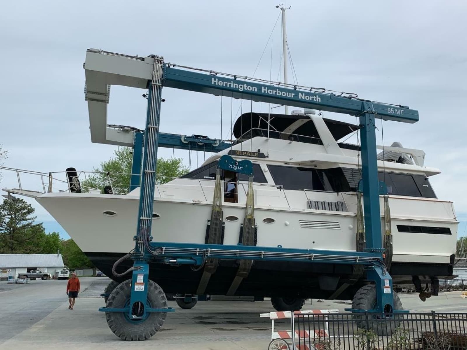 1990 Viking 55 Motor Yacht - Photo 4