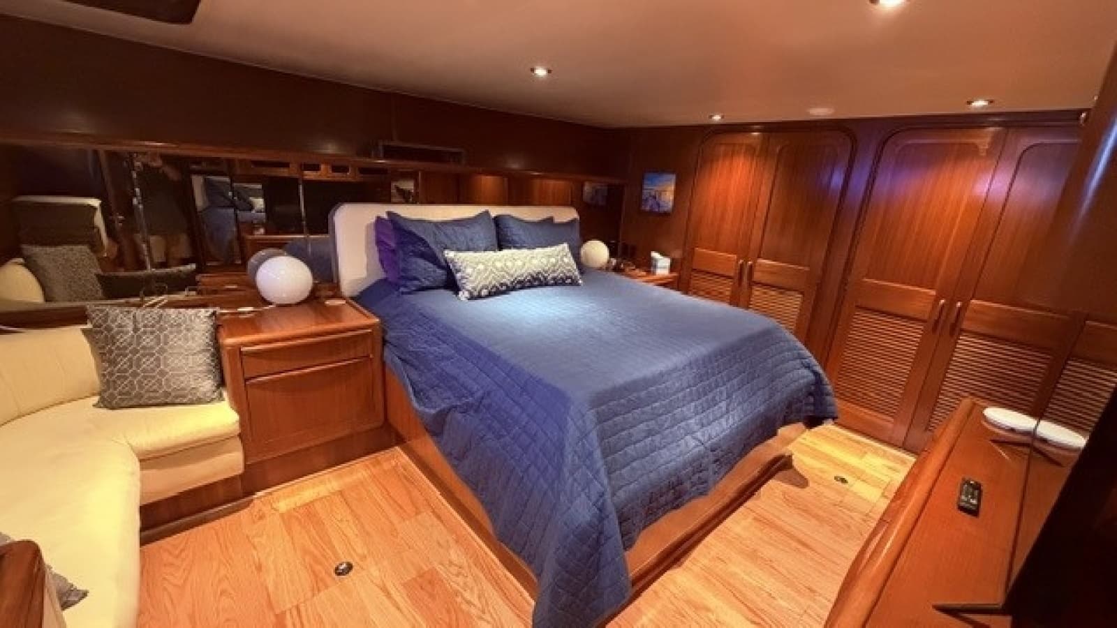 1990 Viking 55 Motor Yacht - Photo 27