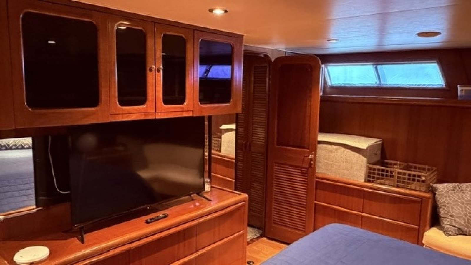 1990 Viking 55 Motor Yacht - Photo 28