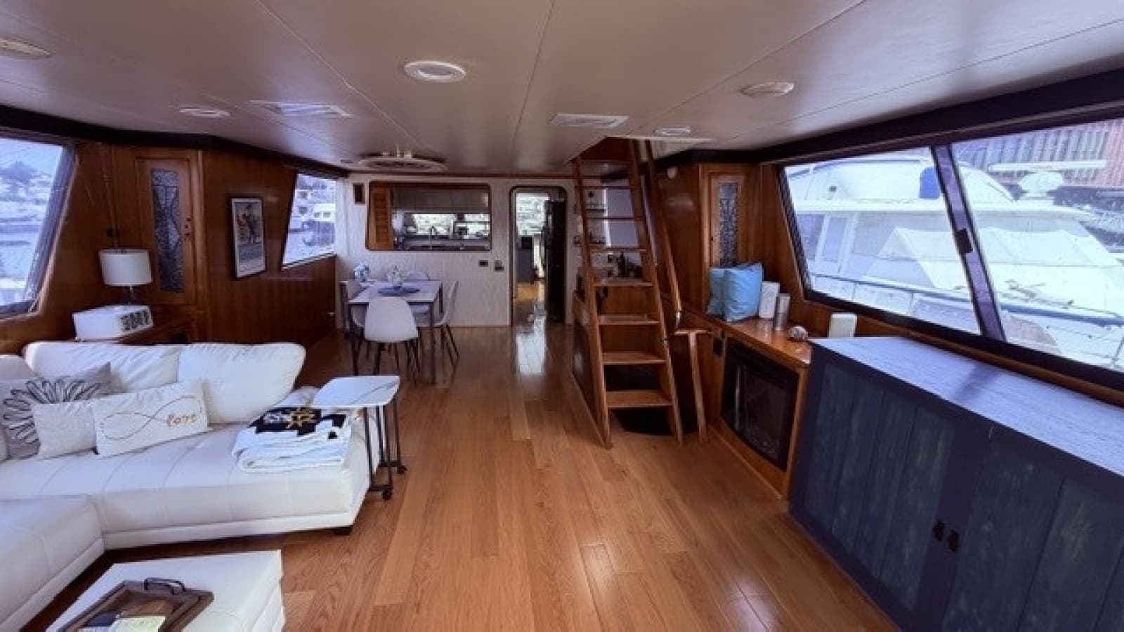 1990 Viking 55 Motor Yacht - Photo 19