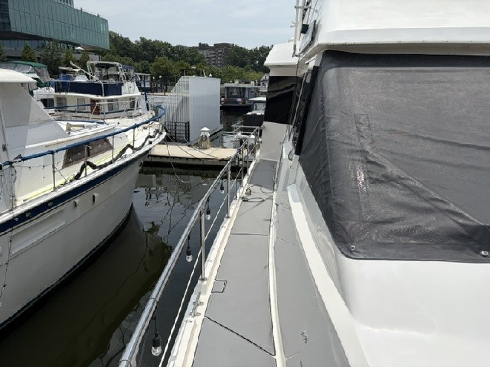 1990 Viking 55 Motor Yacht - Photo 6