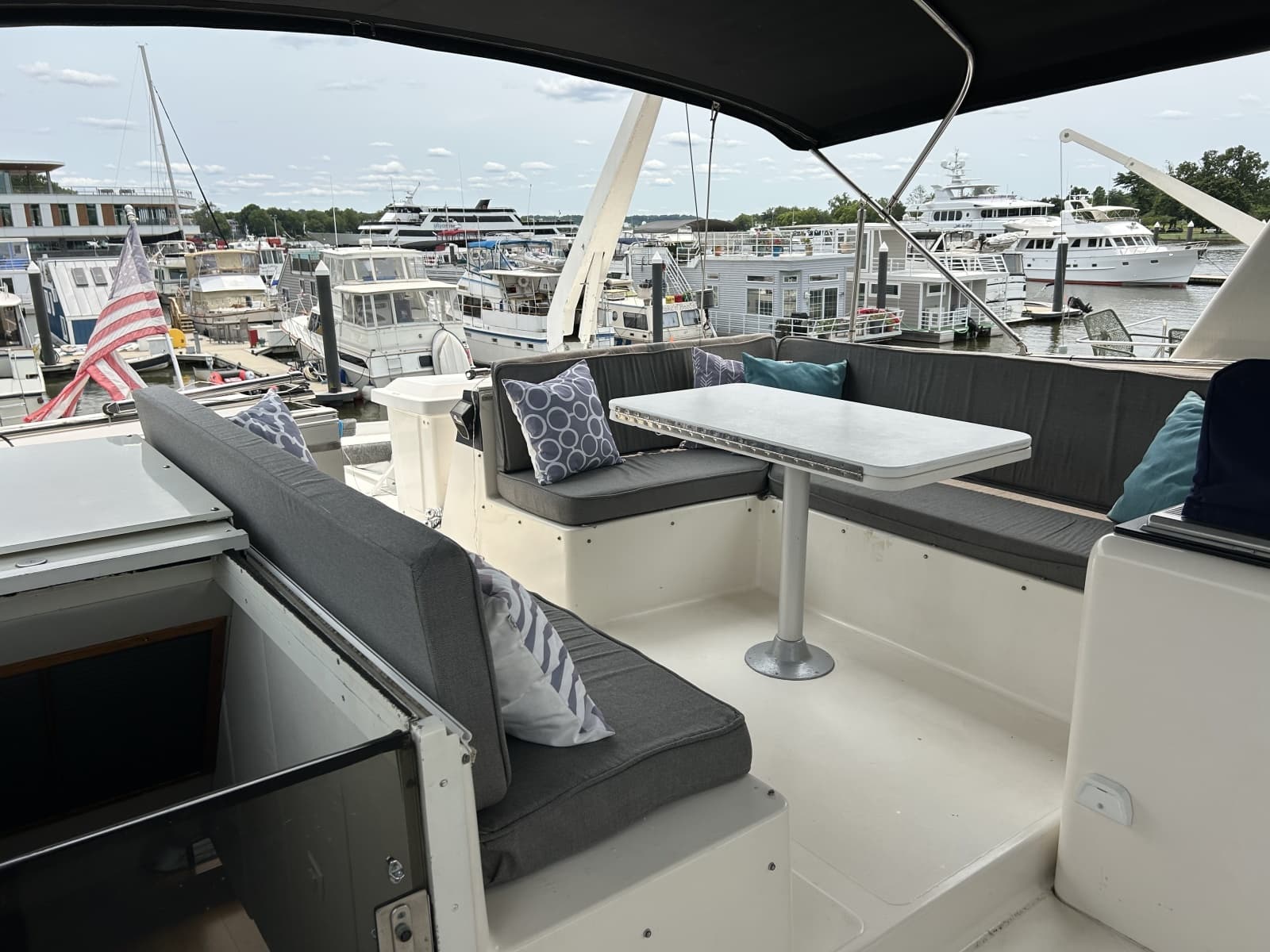 1990 Viking 55 Motor Yacht - Photo 10
