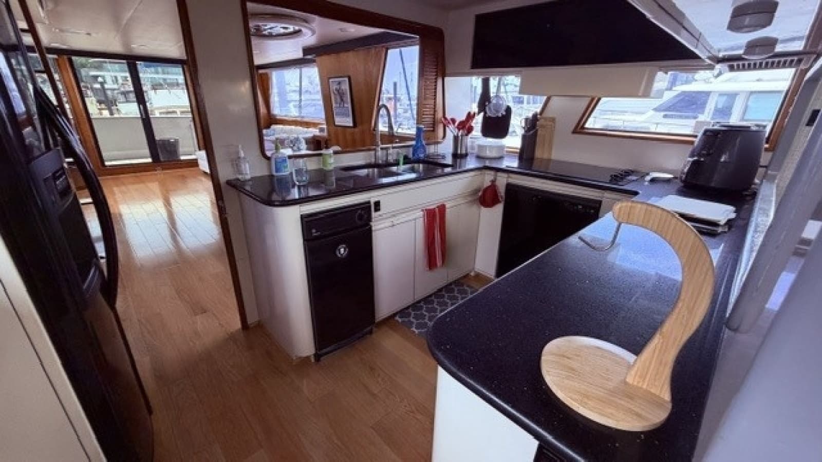 1990 Viking 55 Motor Yacht - Photo 22