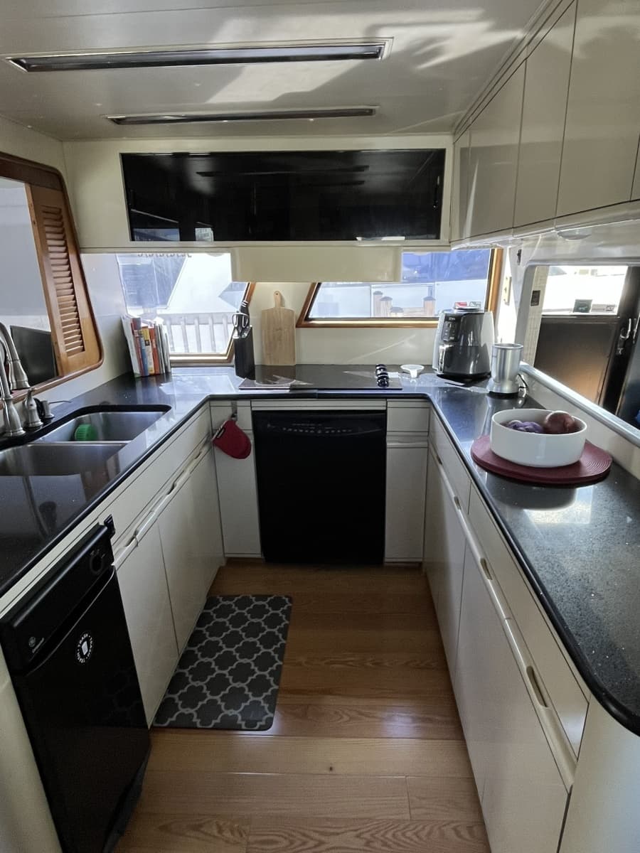 1990 Viking 55 Motor Yacht - Photo 24