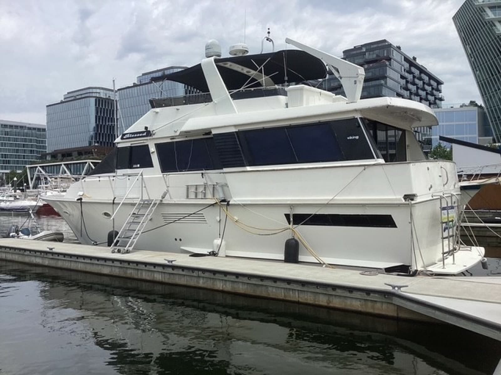 1990 Viking 55 Motor Yacht - Photo 2