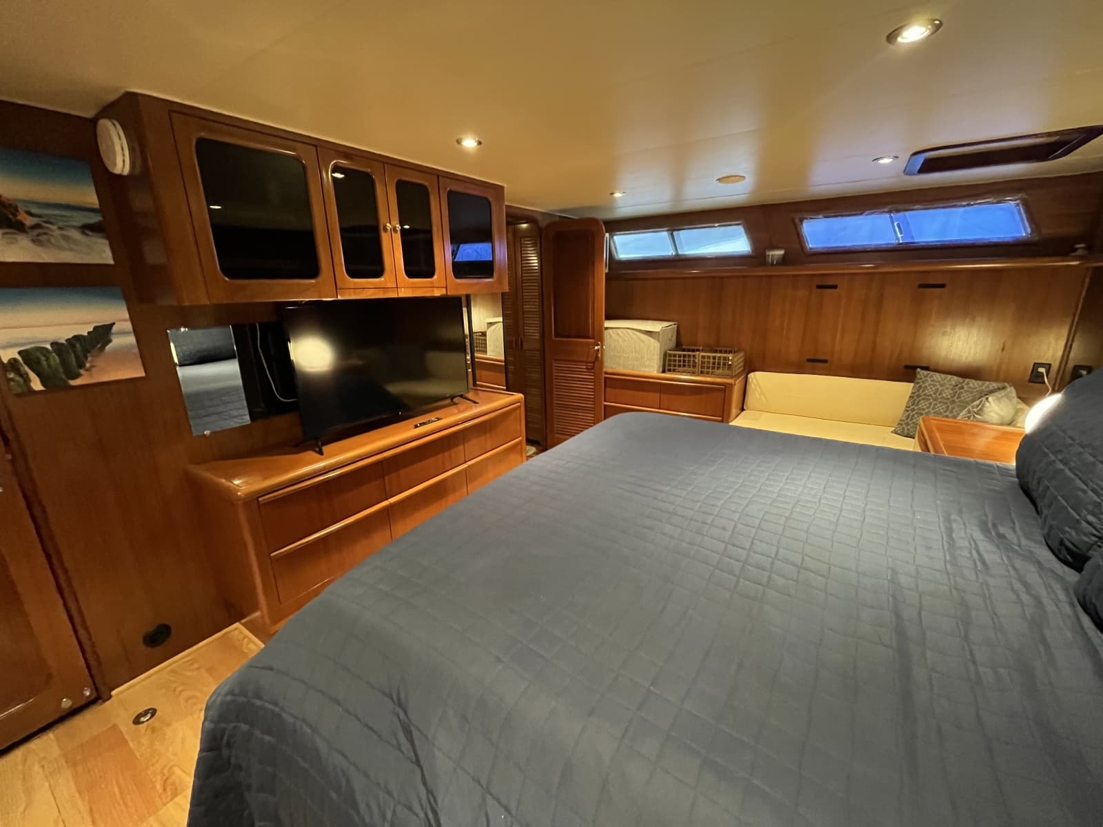 1990 Viking 55 Motor Yacht - Photo 26