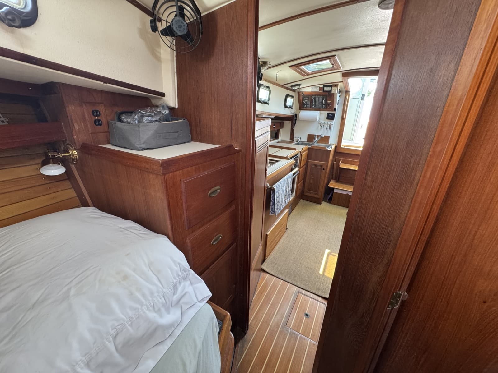 1989 Cape Dory  - Photo 30