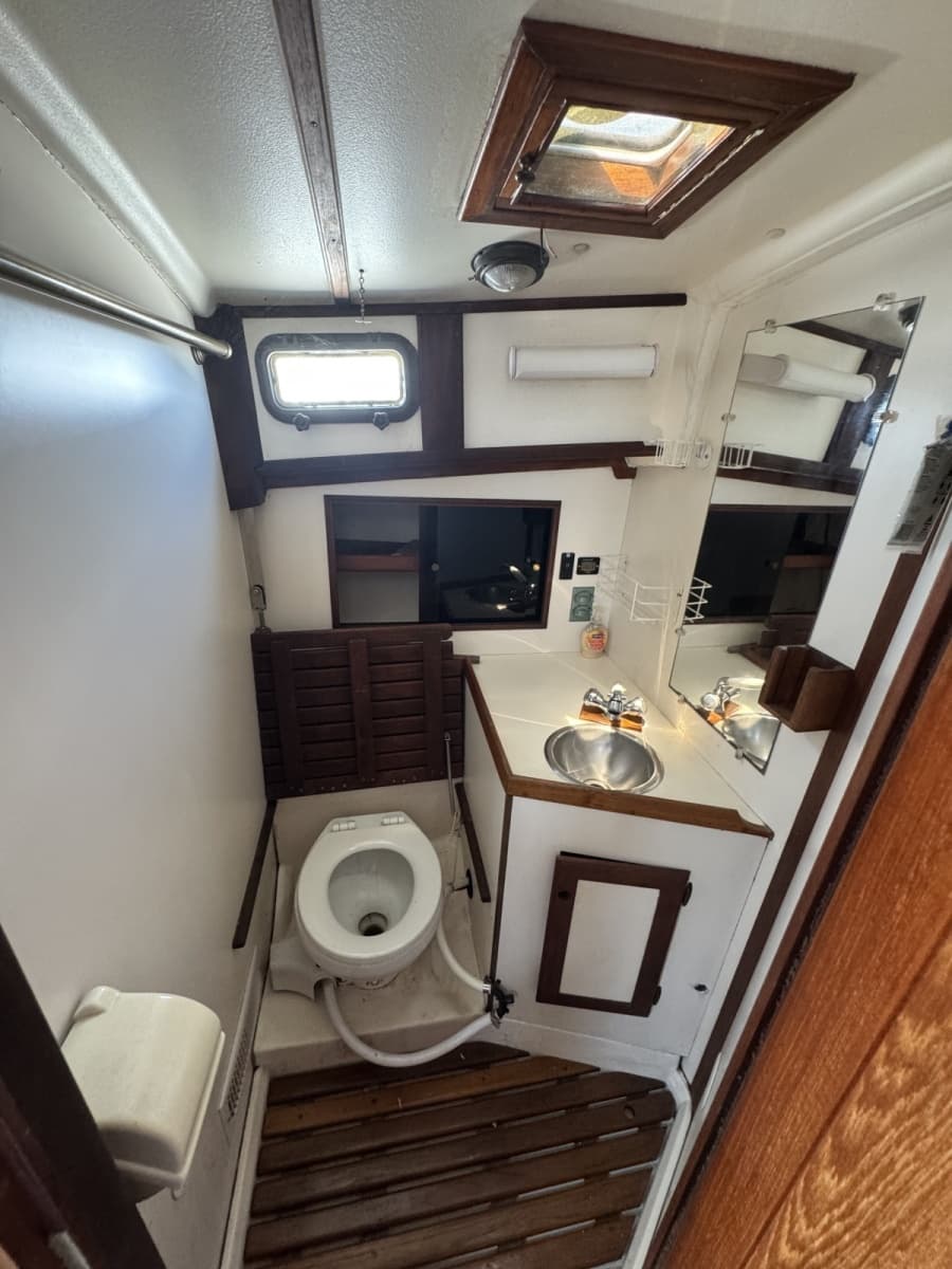 1989 Cape Dory  - Photo 28