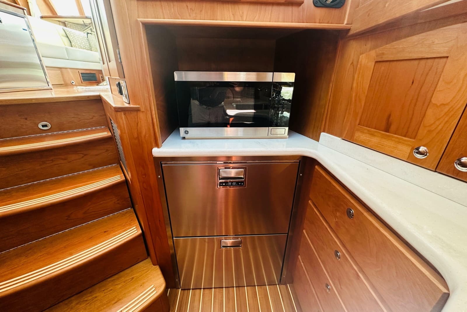2025 Sabre 48 Salon Express - Photo 35