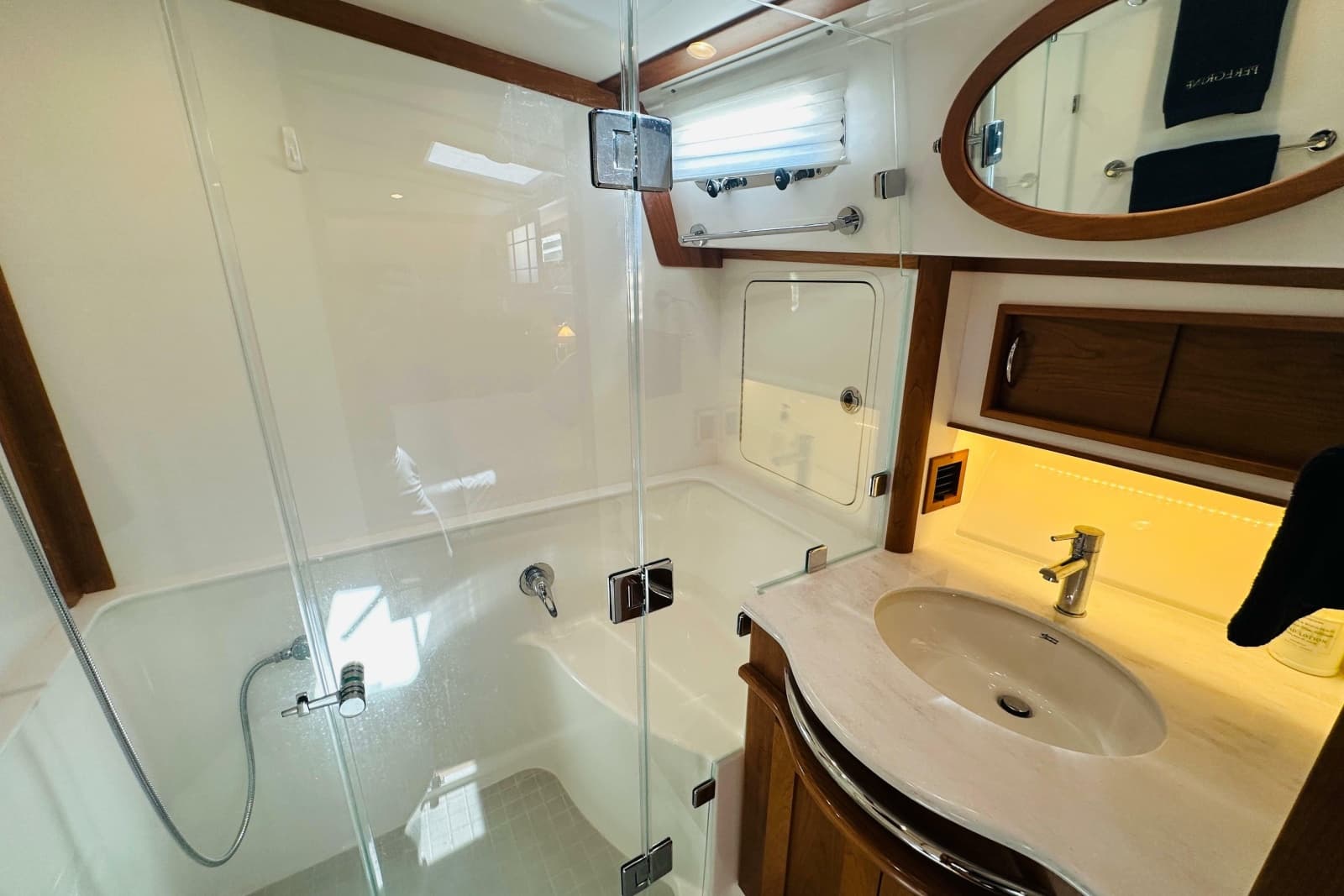 2025 Sabre 48 Salon Express - Photo 44