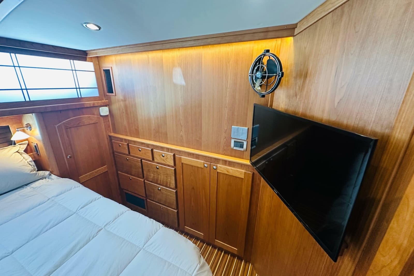 2025 Sabre 48 Salon Express - Photo 41