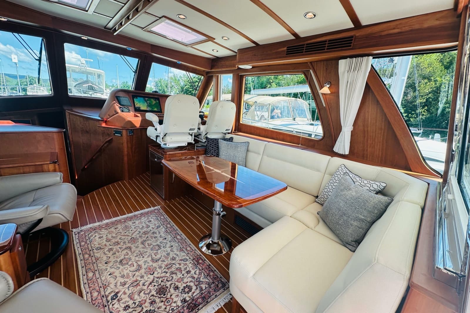 2025 Sabre 48 Salon Express - Photo 15