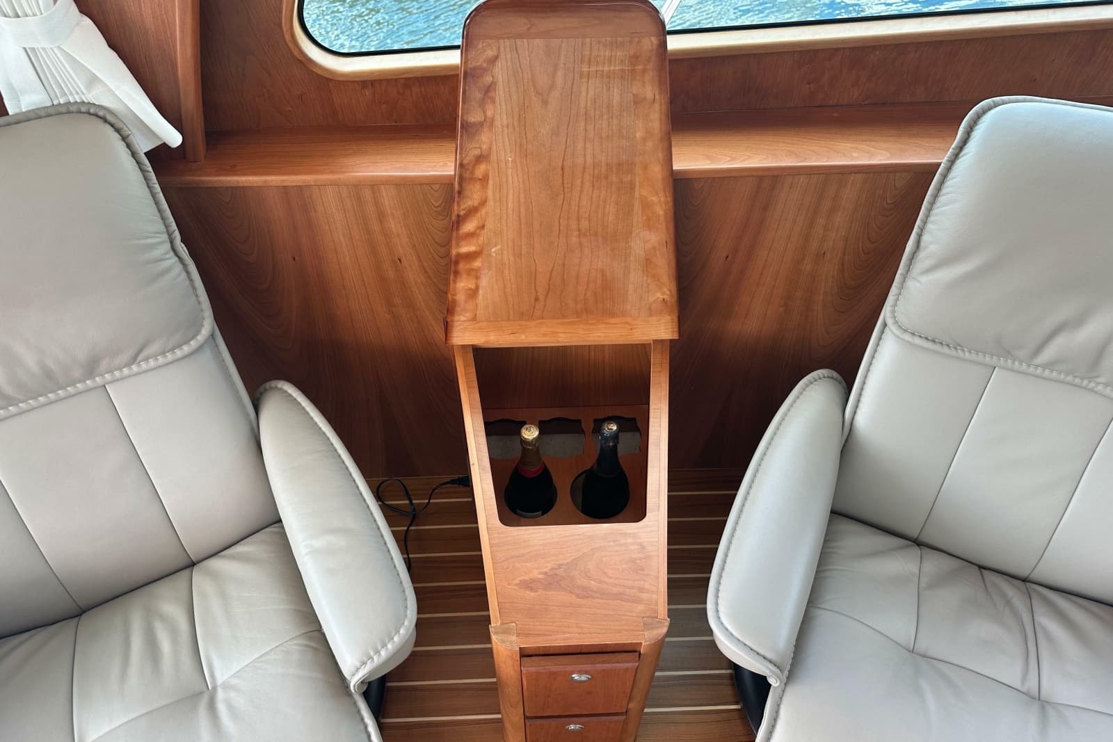 2025 Sabre 48 Salon Express - Photo 102
