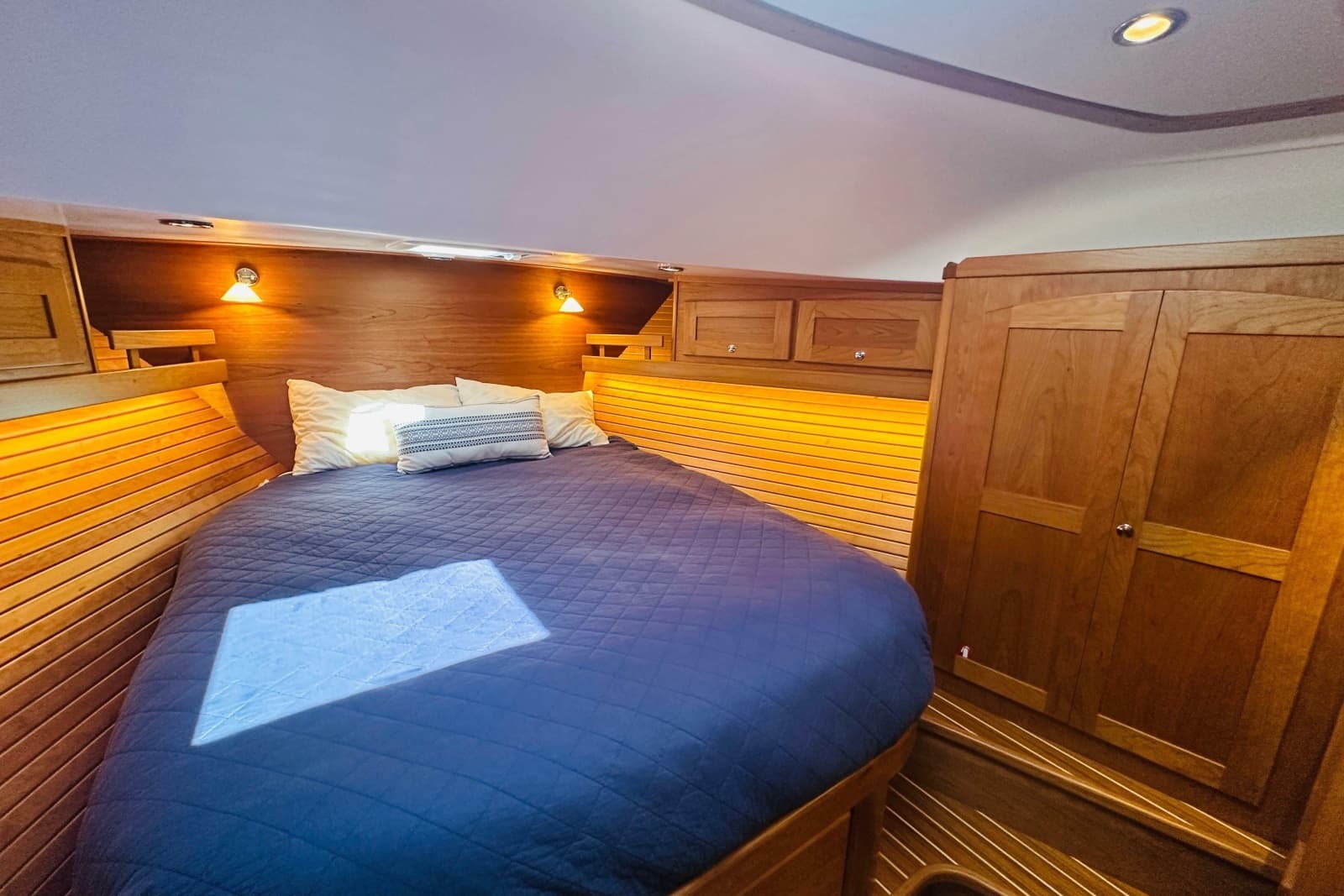 2025 Sabre 48 Salon Express - Photo 47