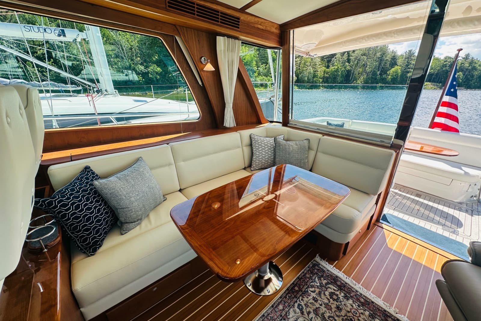 2025 Sabre 48 Salon Express - Photo 18