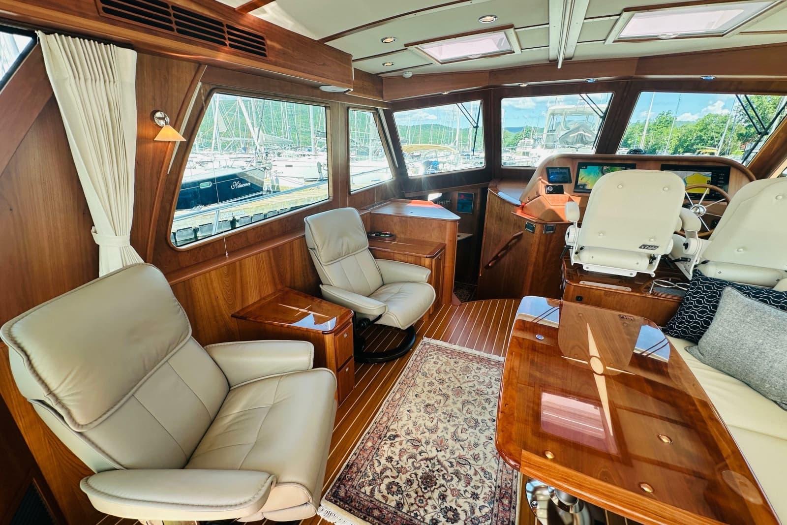 2025 Sabre 48 Salon Express - Photo 14