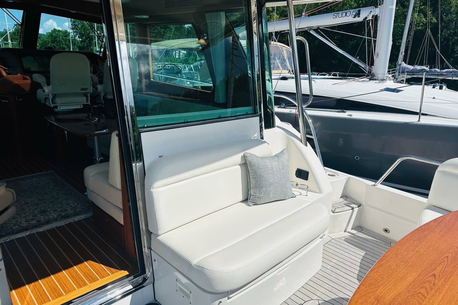 2025 Sabre 48 Salon Express - Photo 10