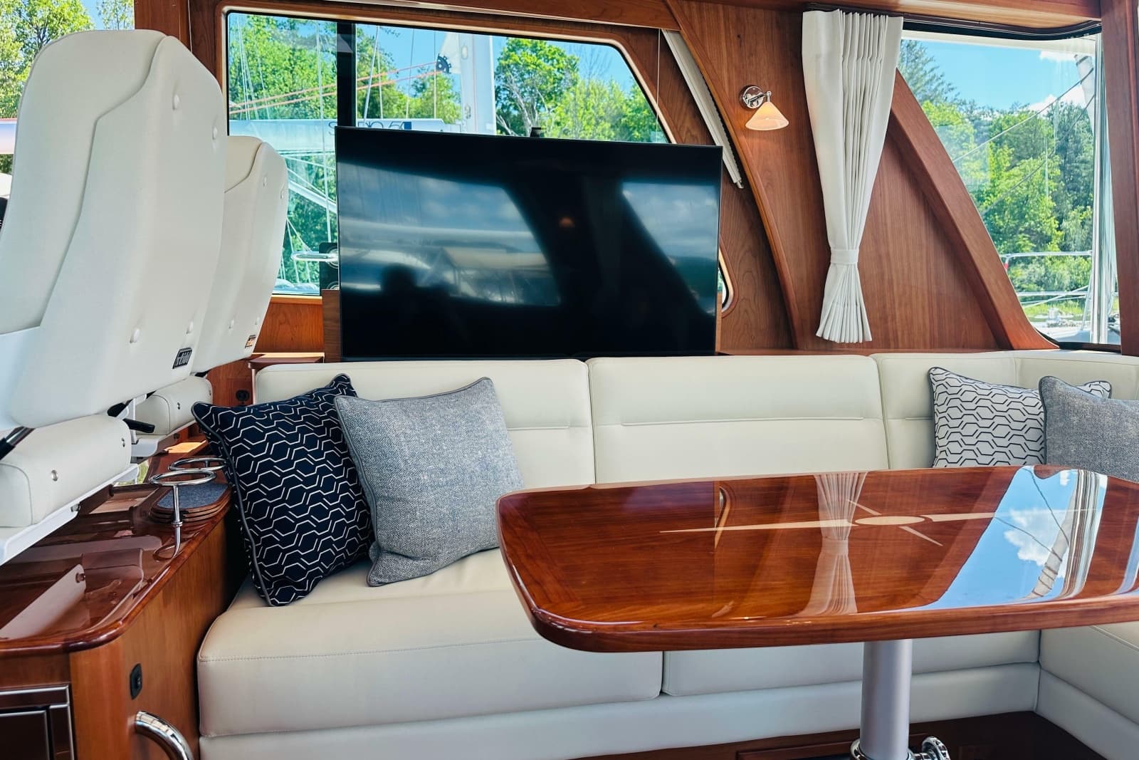 2025 Sabre 48 Salon Express - Photo 55