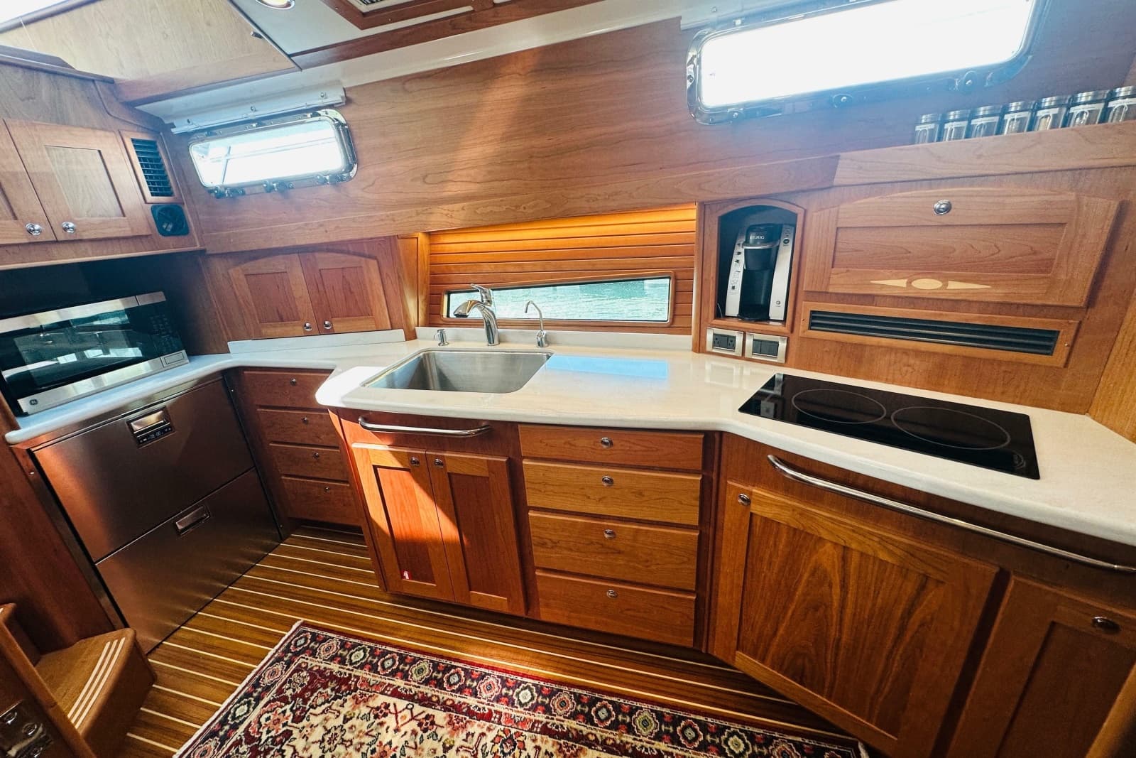 2025 Sabre 48 Salon Express - Photo 32