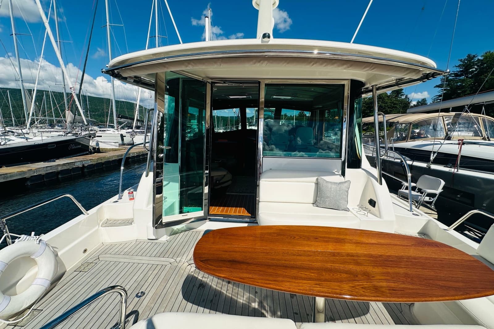 2025 Sabre 48 Salon Express - Photo 8