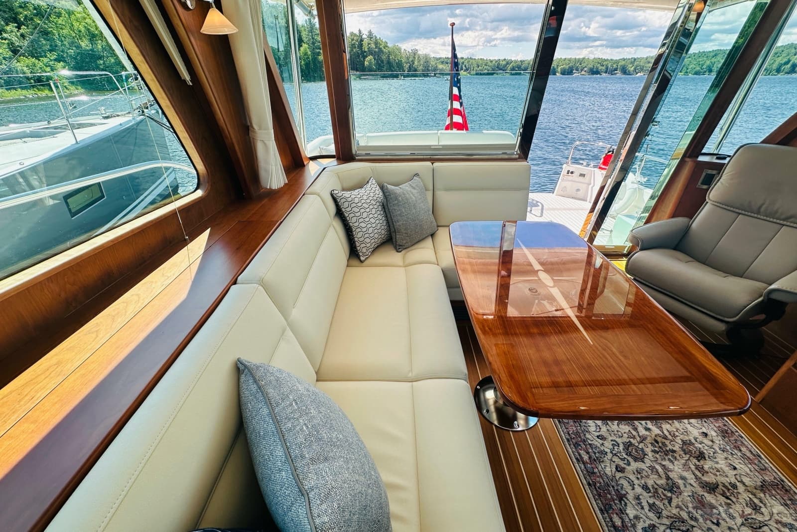 2025 Sabre 48 Salon Express - Photo 19