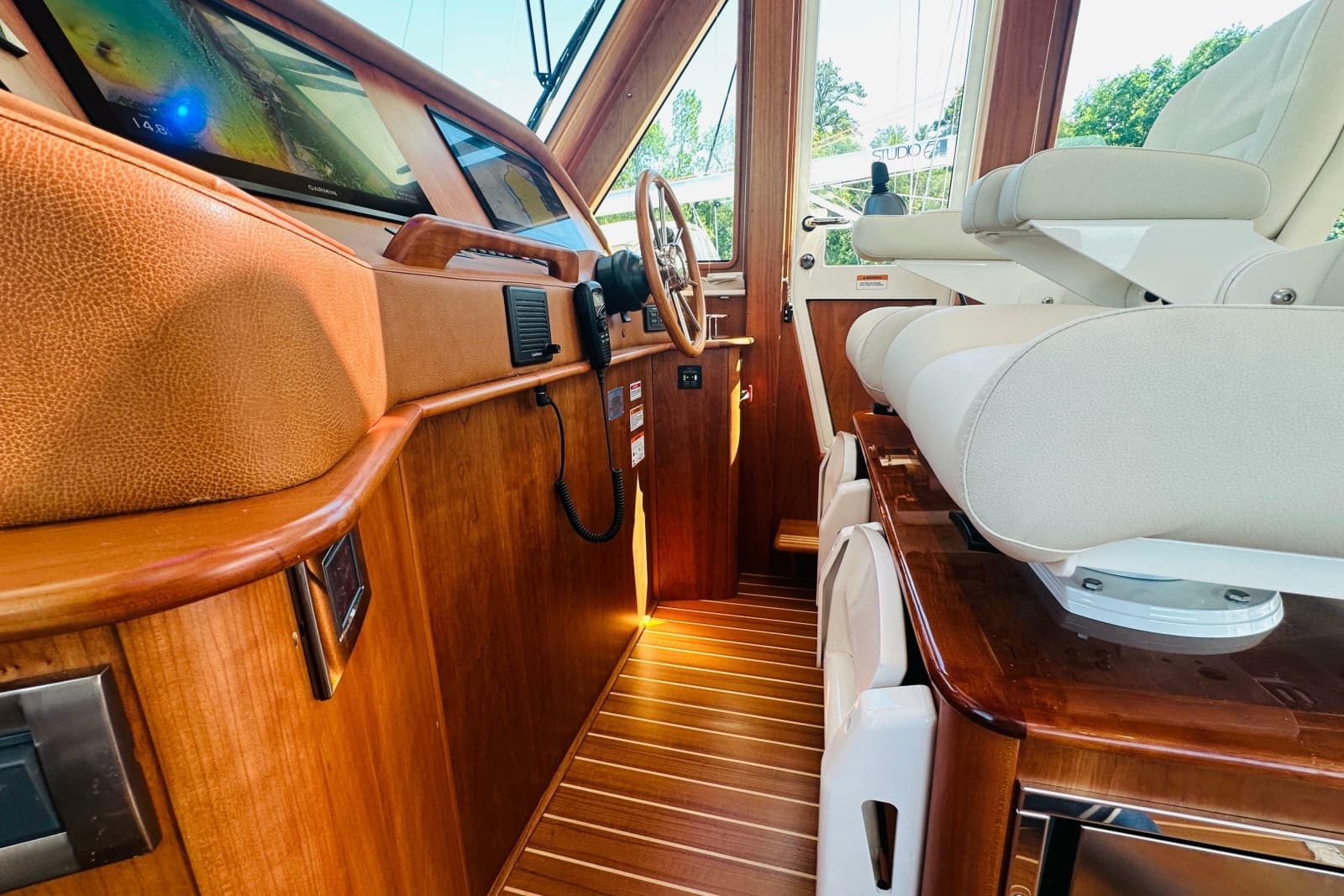 2025 Sabre 48 Salon Express - Photo 23