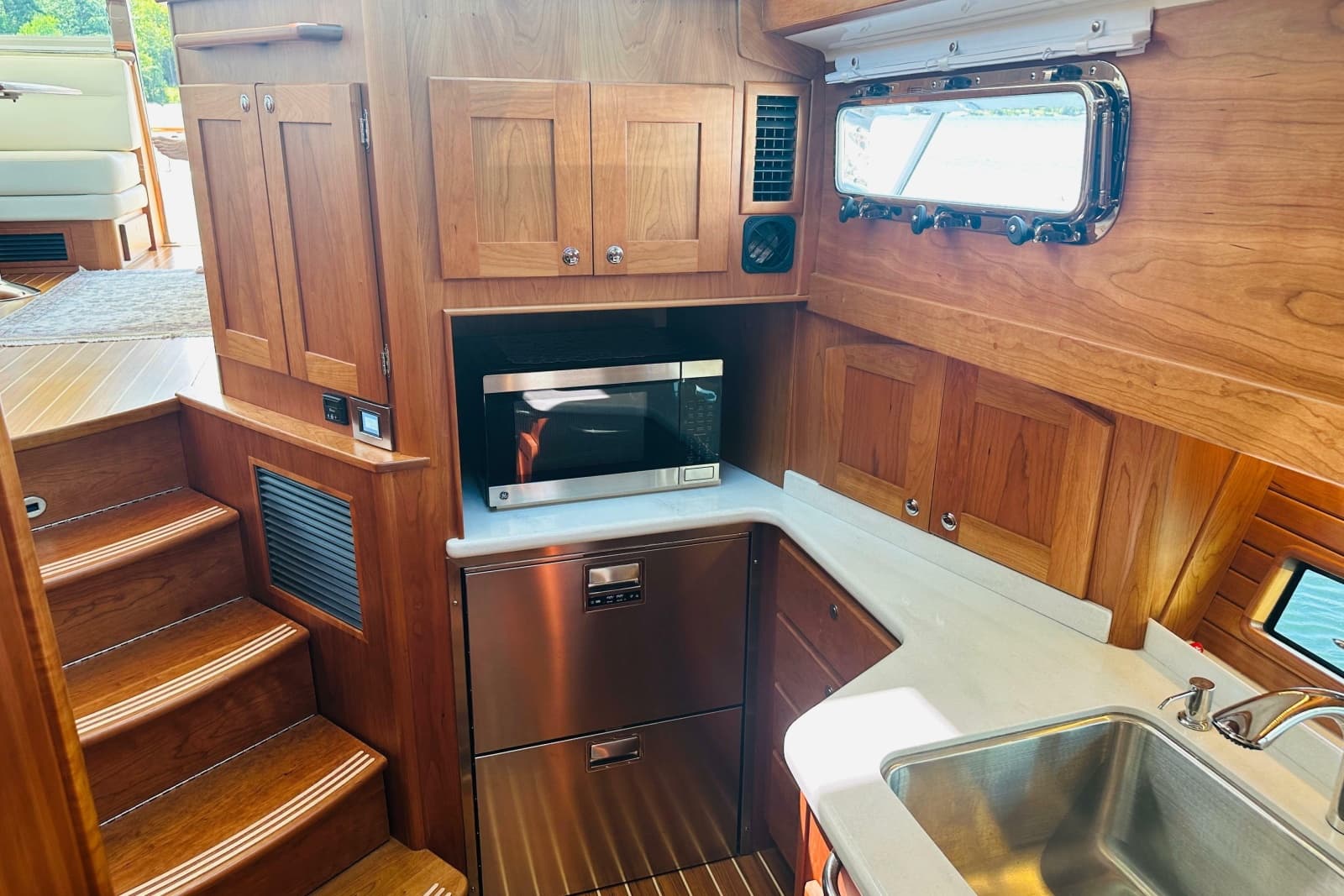 2025 Sabre 48 Salon Express - Photo 34