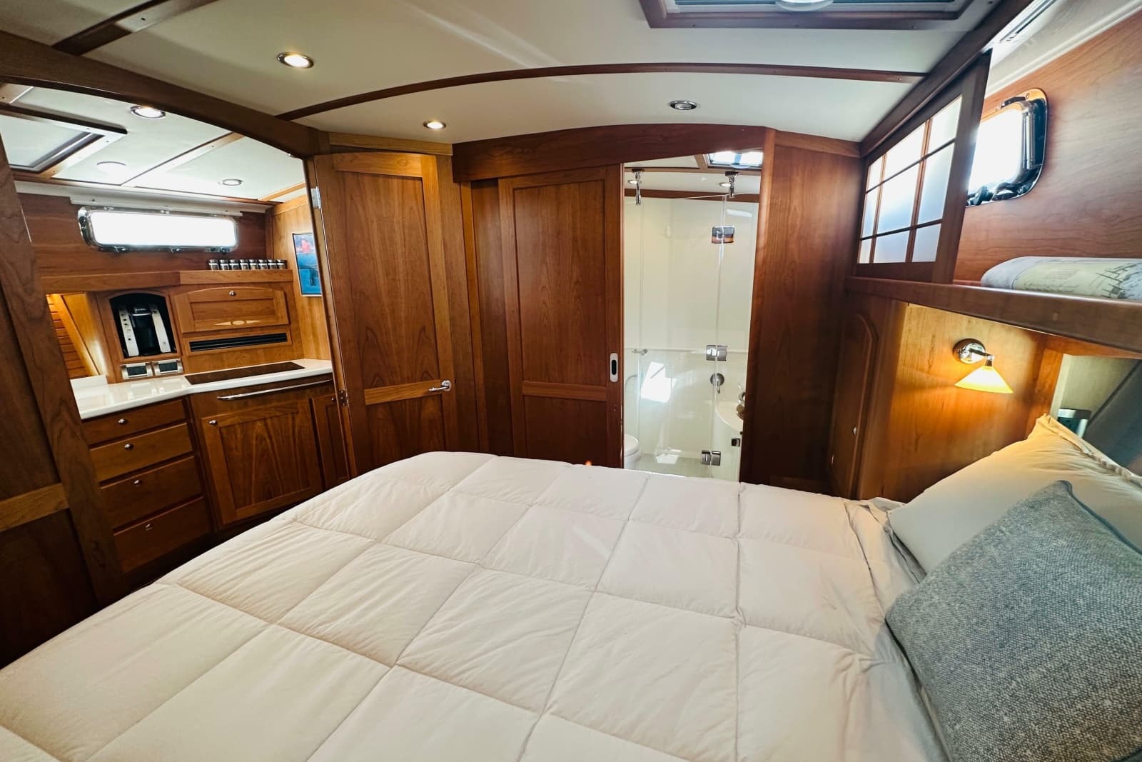 2025 Sabre 48 Salon Express - Photo 42