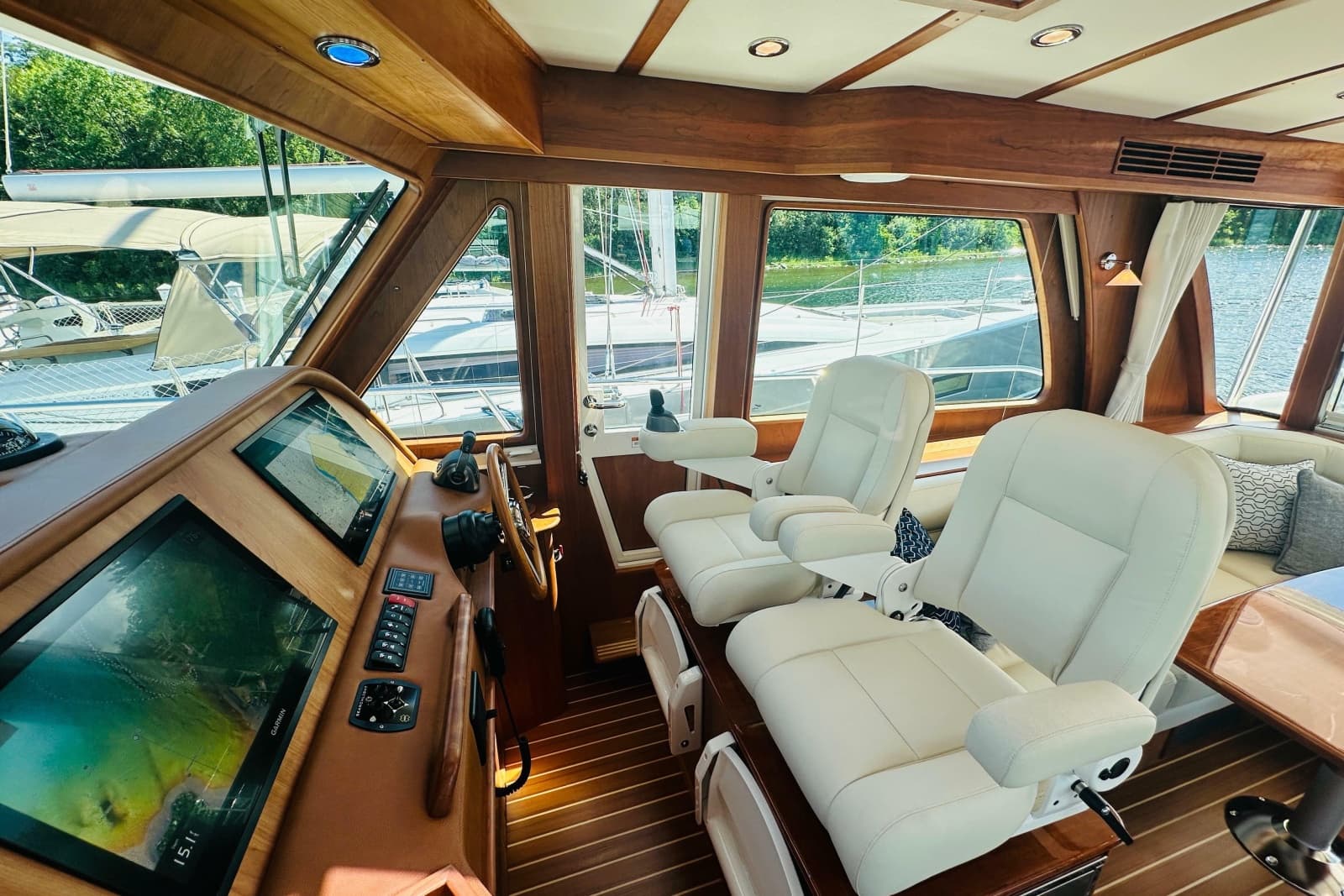 2025 Sabre 48 Salon Express - Photo 22